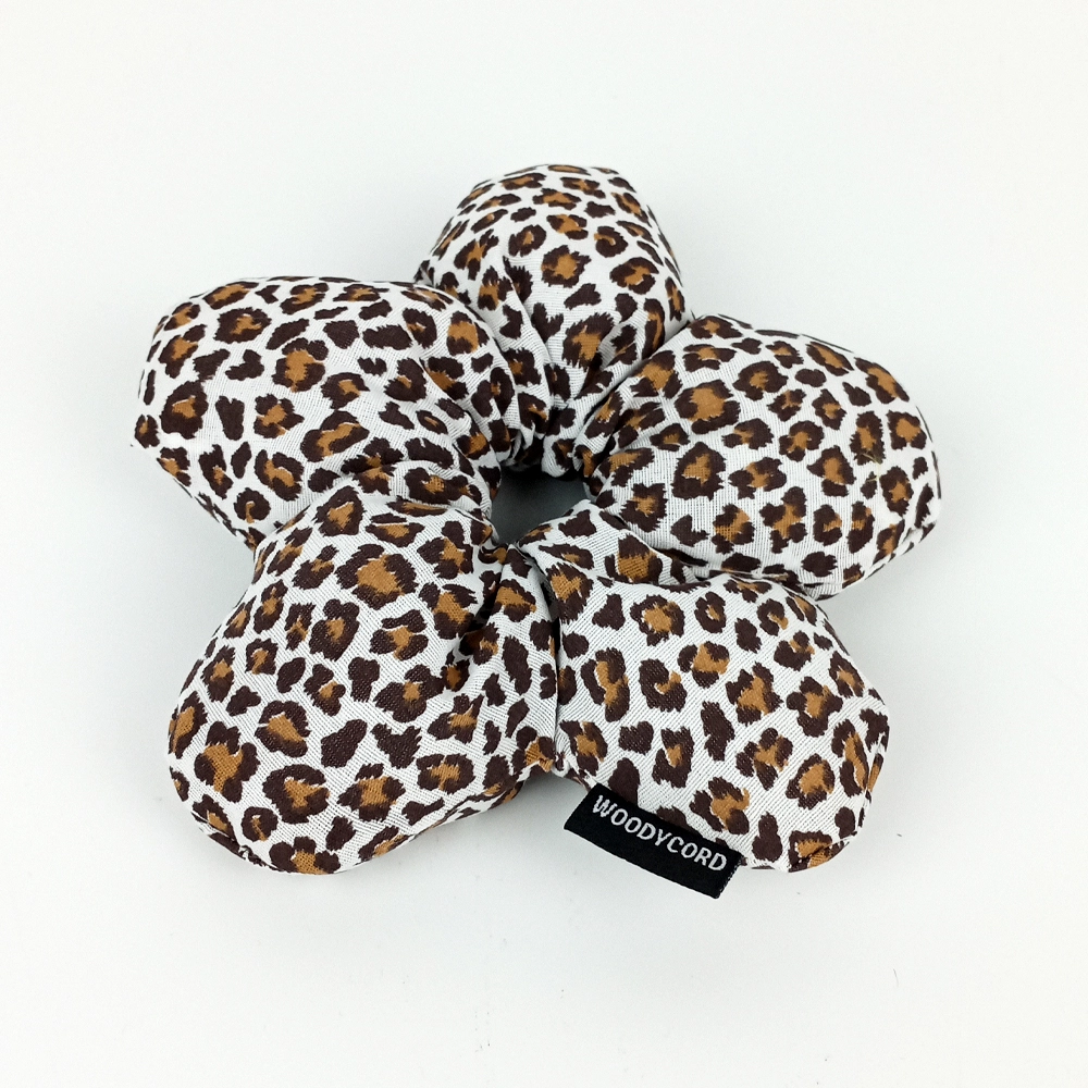 WoodyCord%20Marka%20El%20Yapımı%20Leopar%20Çiçek%20Pofuduk%20Scrunchie%20Toka