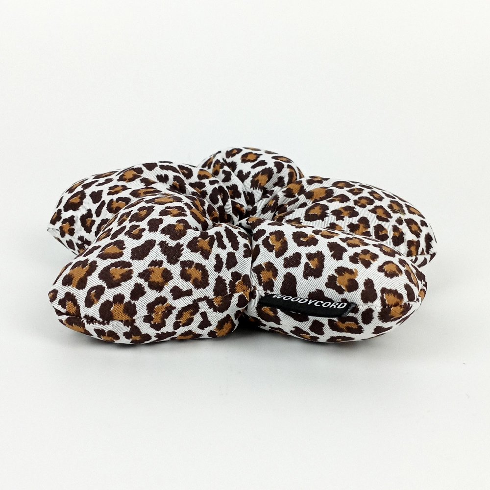 WoodyCord%20Marka%20El%20Yapımı%20Leopar%20Çiçek%20Pofuduk%20Scrunchie%20Toka