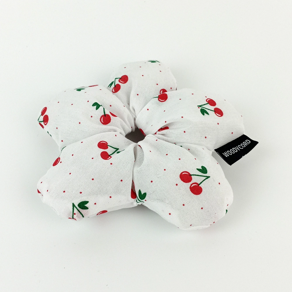 WoodyCord%20El%20Yapımı%20Kiraz%20Desenli%20Beyaz%20Çiçek%20Scrunchie%20Topuz%20Tokası