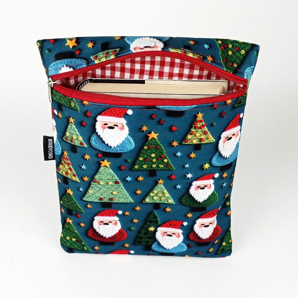 Woodycord%20El%20Yapımı%203D%20Noel%20Baba%20ve%20Çam%20Ağacı%20Kitap%20ve%20Tablet%20Kılıfı%20(21x27%20cm)