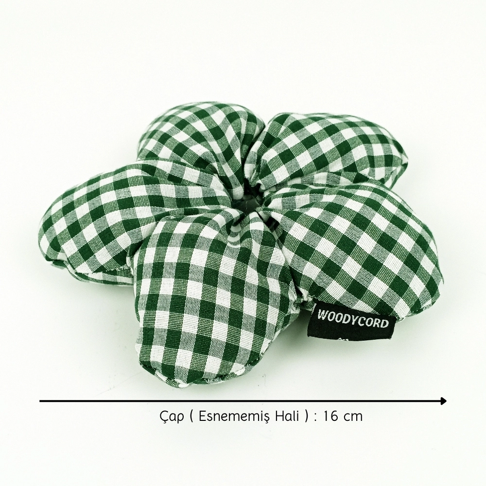 WoodyCord%20El%20Yapımı%20Çam%20Yeşili%20-%20Beyaz%20Çiçek%20Pofuduk%20Scrunchie%20Toka
