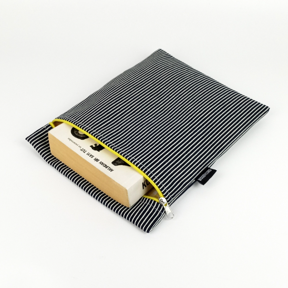 Woodycord%20El%20Yapımı%20Çizgili%20Kot%20Kitap%20ve%20Tablet%20Kılıfı%20(21x27%20cm)