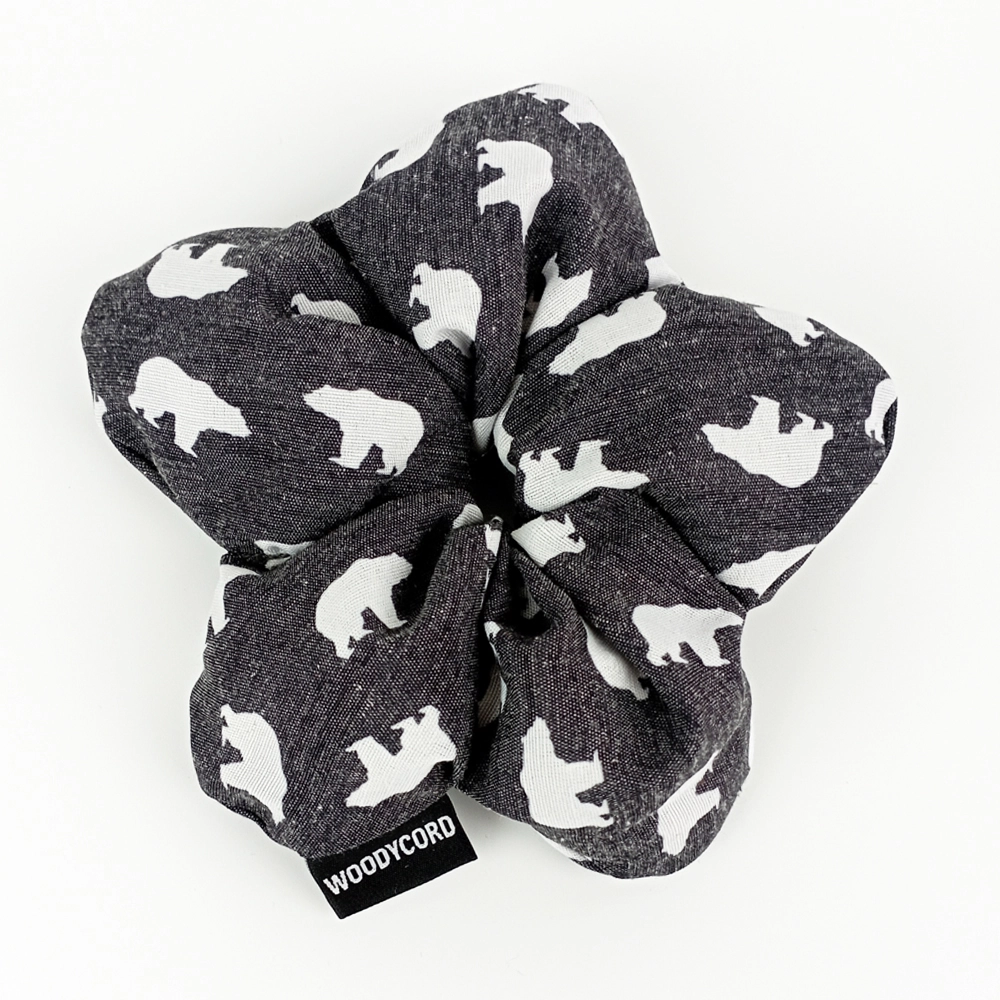 WoodyCord%20El%20Yapımı%20Gri%20Kutup%20Ayısı%20Desenli%20Pofuduk%20Scrunchie%20Toka