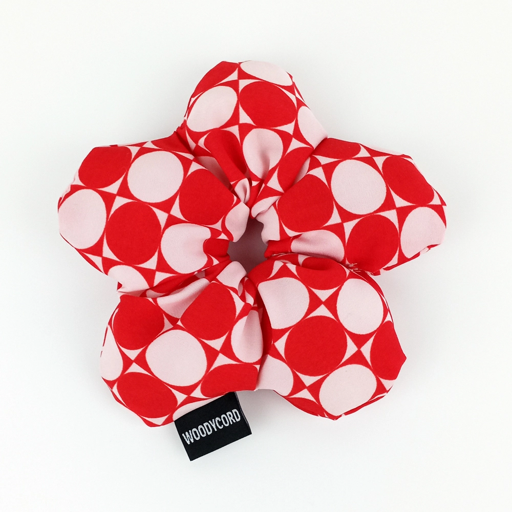 WoodyCord%20El%20Yapımı%20Kırmızı%20Beyaz%20Puantiyeli%20Pofuduk%20Scrunchie%20Toka%20-%20Eğlenceli%20ve%20Hacimli
