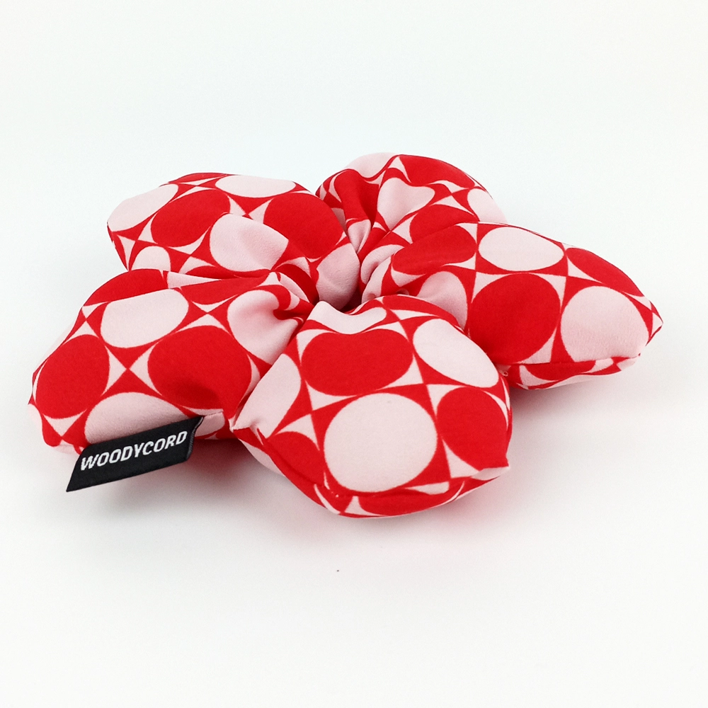 WoodyCord%20El%20Yapımı%20Kırmızı%20Beyaz%20Puantiyeli%20Pofuduk%20Scrunchie%20Toka%20-%20Eğlenceli%20ve%20Hacimli