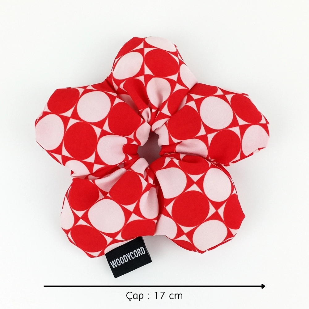WoodyCord%20El%20Yapımı%20Kırmızı%20Beyaz%20Puantiyeli%20Pofuduk%20Scrunchie%20Toka%20-%20Eğlenceli%20ve%20Hacimli