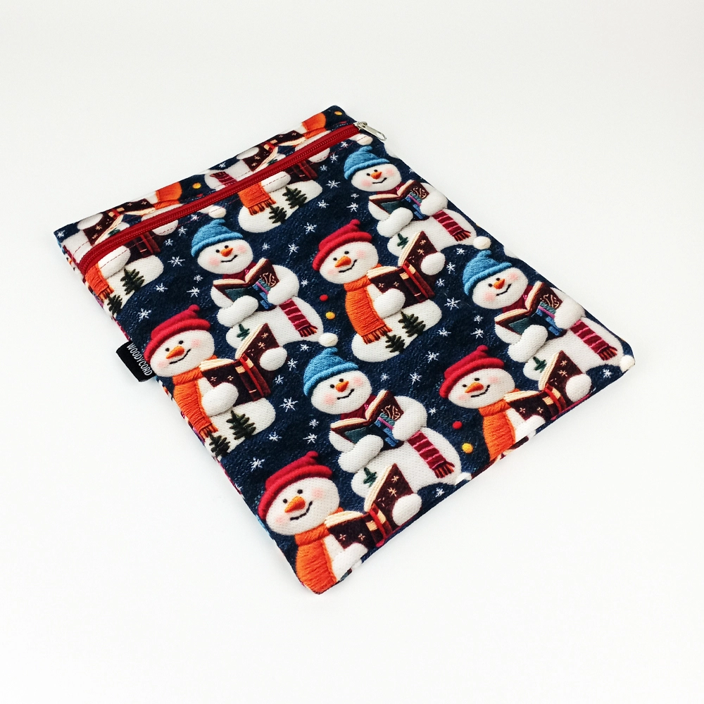 Woodycord%20El%20Yapımı%20Kitap%20Okuyan%203D%20Kardan%20Adam%20Kitap%20ve%20Tablet%20Kılıfı%20(21x27%20cm)