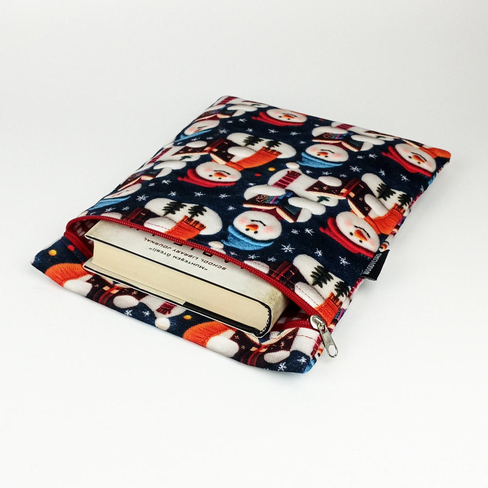 Woodycord%20El%20Yapımı%20Kitap%20Okuyan%203D%20Kardan%20Adam%20Kitap%20ve%20Tablet%20Kılıfı%20(21x27%20cm)