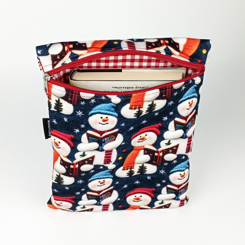 Woodycord%20El%20Yapımı%20Kitap%20Okuyan%203D%20Kardan%20Adam%20Kitap%20ve%20Tablet%20Kılıfı%20(21x27%20cm)