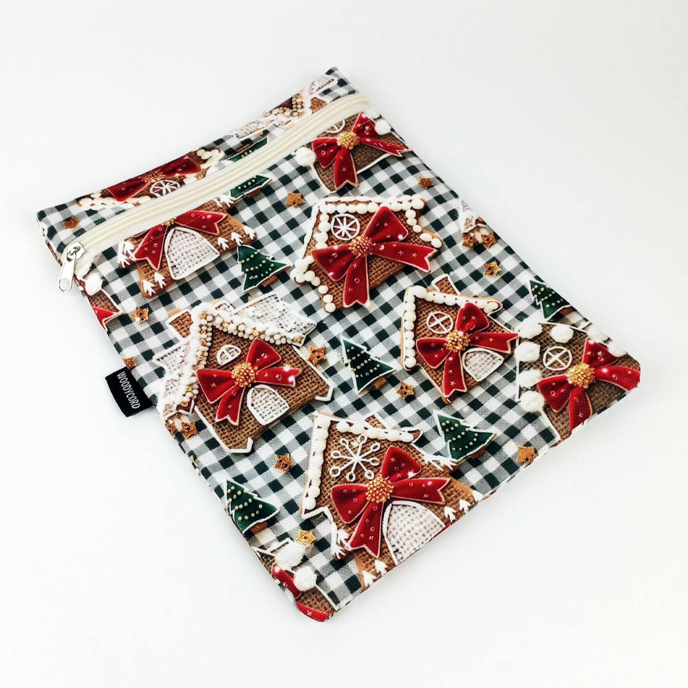 Woodycord%20El%20Yapımı%203D%20Kurabiye%20Ev%20Kitap%20ve%20Tablet%20Kılıfı%20(21x27%20cm)