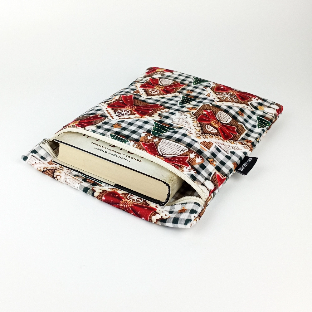Woodycord%20El%20Yapımı%203D%20Kurabiye%20Ev%20Kitap%20ve%20Tablet%20Kılıfı%20(21x27%20cm)