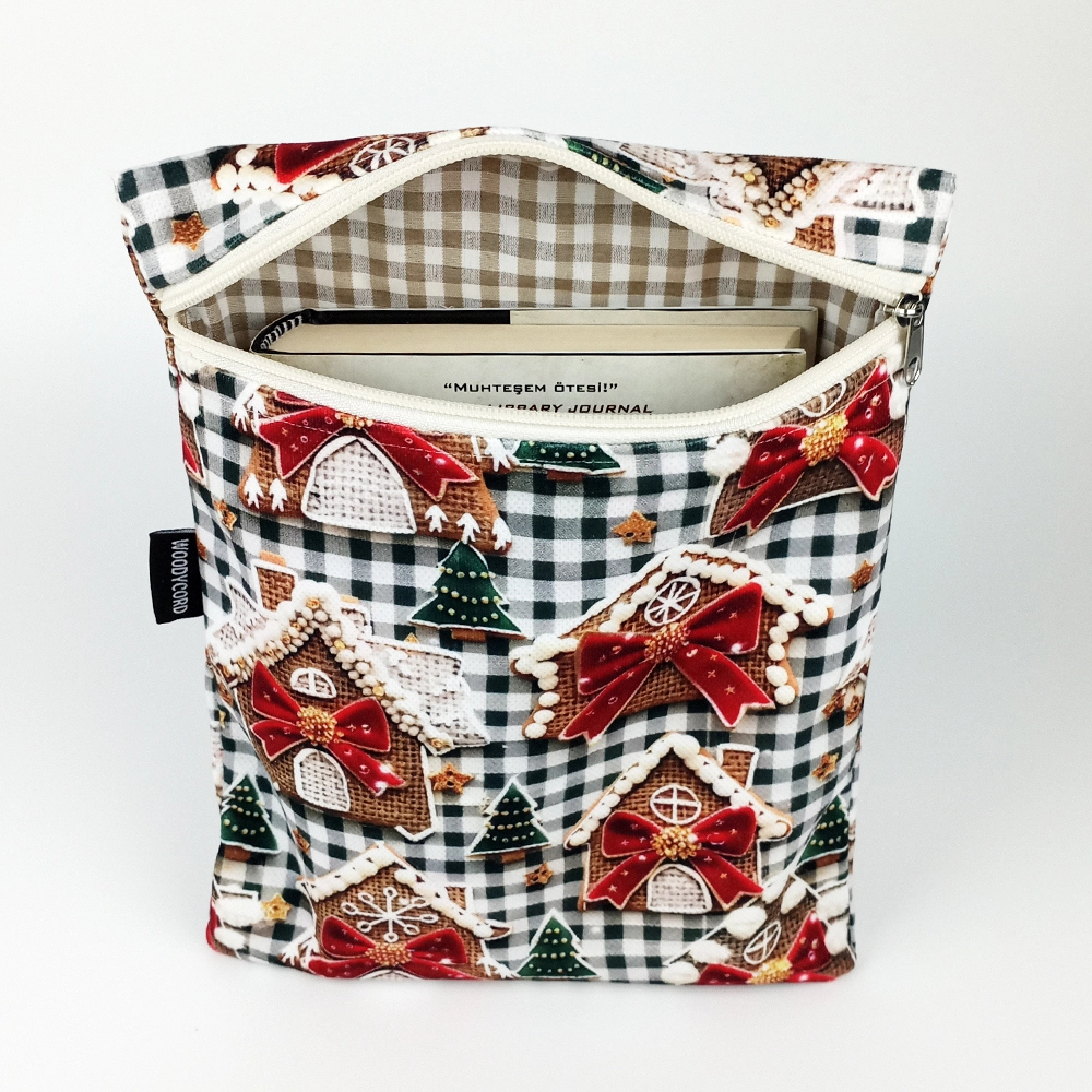 Woodycord%20El%20Yapımı%203D%20Kurabiye%20Ev%20Kitap%20ve%20Tablet%20Kılıfı%20(21x27%20cm)