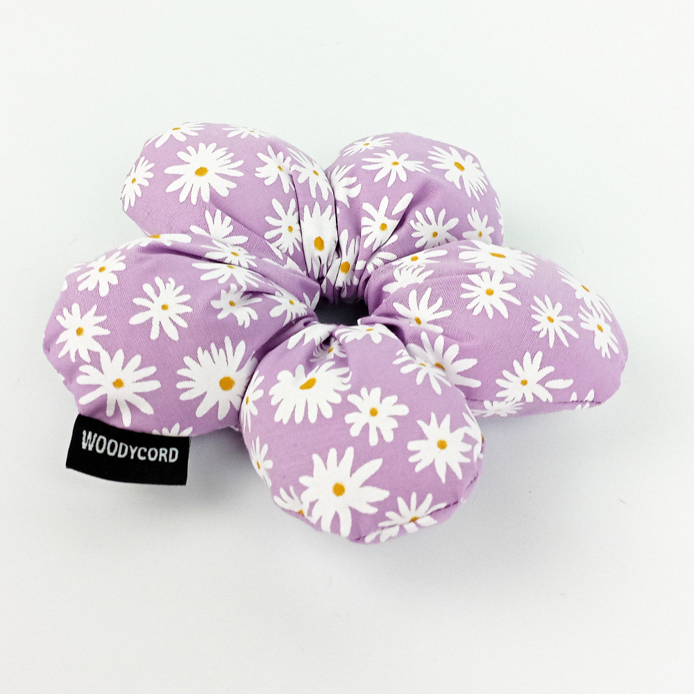WoodyCord%20El%20Yapımı%20Papatya%20Desenli%20Pofuduk%20Scrunchie%20Toka%20-%20Lila
