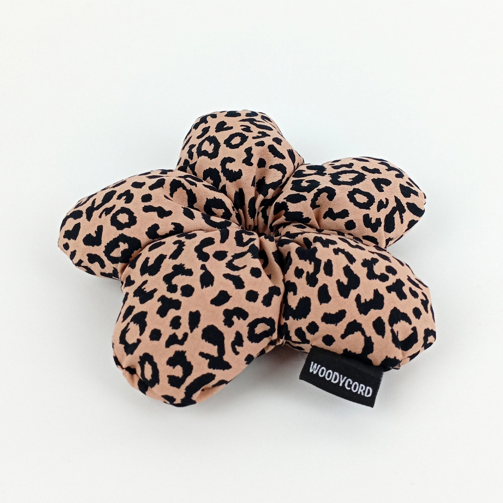 WoodyCord%20Marka%20El%20Yapımı%20Leopar%20Çiçek%20Pofuduk%20Scrunchie%20Toka