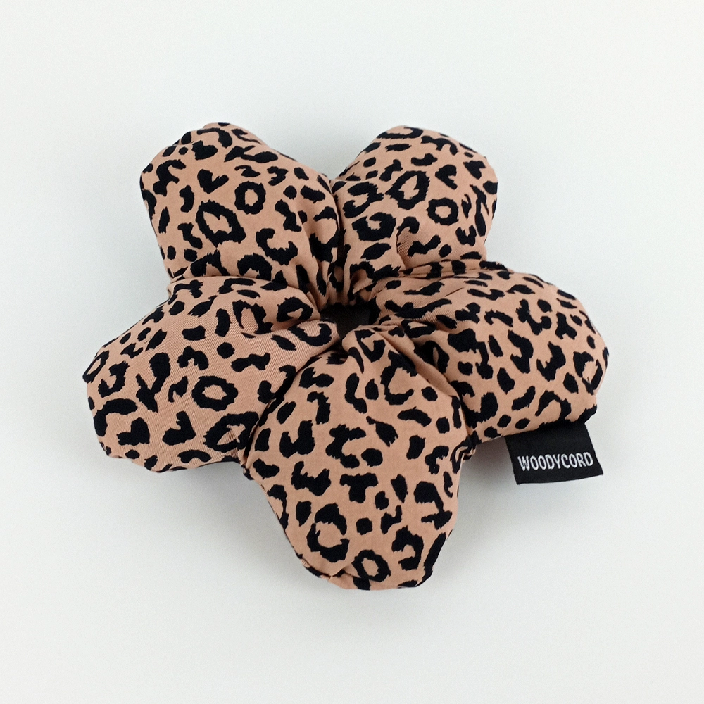 WoodyCord%20Marka%20El%20Yapımı%20Leopar%20Çiçek%20Pofuduk%20Scrunchie%20Toka