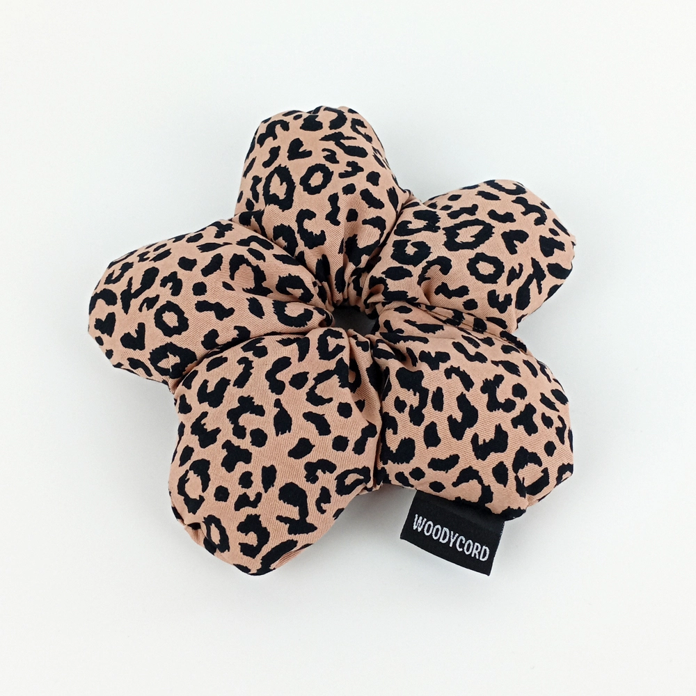 WoodyCord%20Marka%20El%20Yapımı%20Leopar%20Çiçek%20Pofuduk%20Scrunchie%20Toka