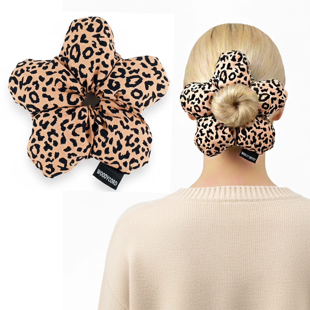 WoodyCord%20Marka%20El%20Yapımı%20Leopar%20Çiçek%20Pofuduk%20Scrunchie%20Toka