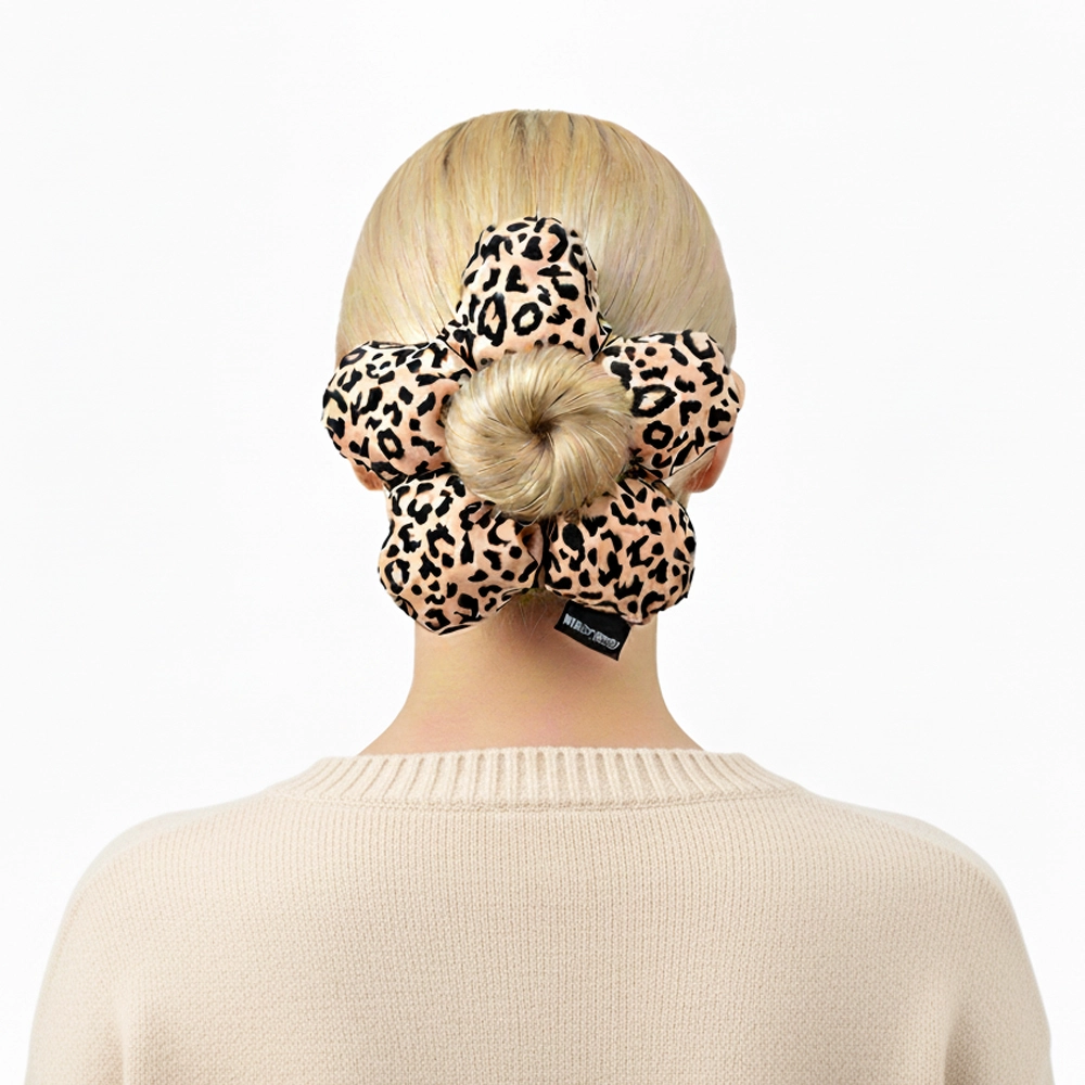 WoodyCord%20Marka%20El%20Yapımı%20Leopar%20Çiçek%20Pofuduk%20Scrunchie%20Toka